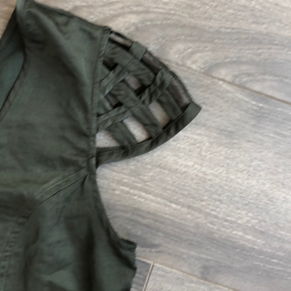 Olive dress with sleeve detail size 4-6 - Picture 3 of 9